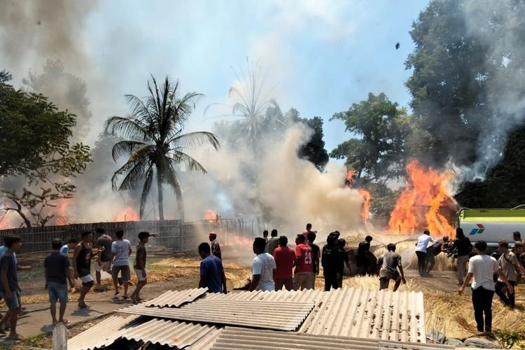 Rumah Adat Loloan di Lombok Utara Terbakar, Benda Pusaka Hangus Dilalap Api