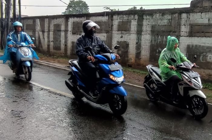 Waduh! Jangan Lakukan 3 Hal Ini Kalau Lagi Bawa Motor Saat Hujan