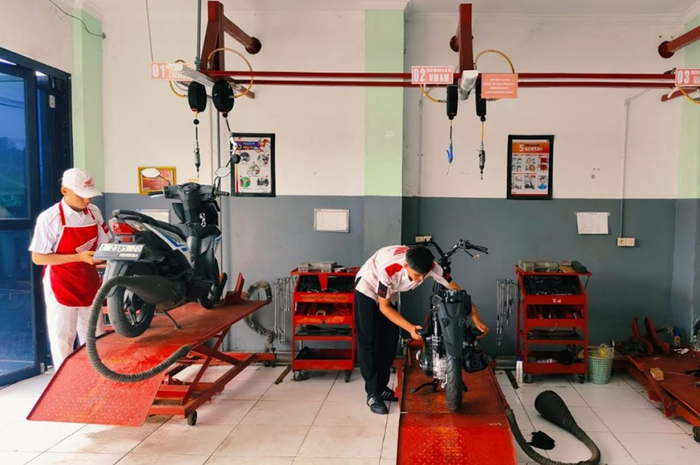 Cetak Siswa Andal, AHASS Tefa SMKN 8 Tangerang Layani 1.000 Lebih Servis Motor Honda